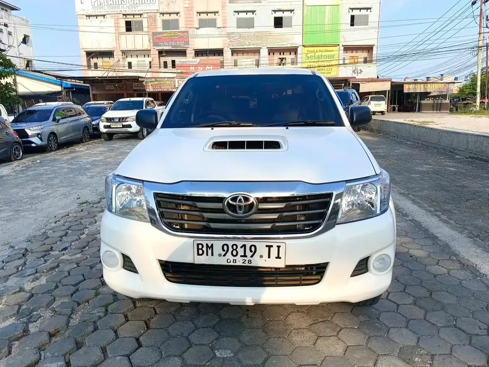 Dijual hilux dc tahun 2011