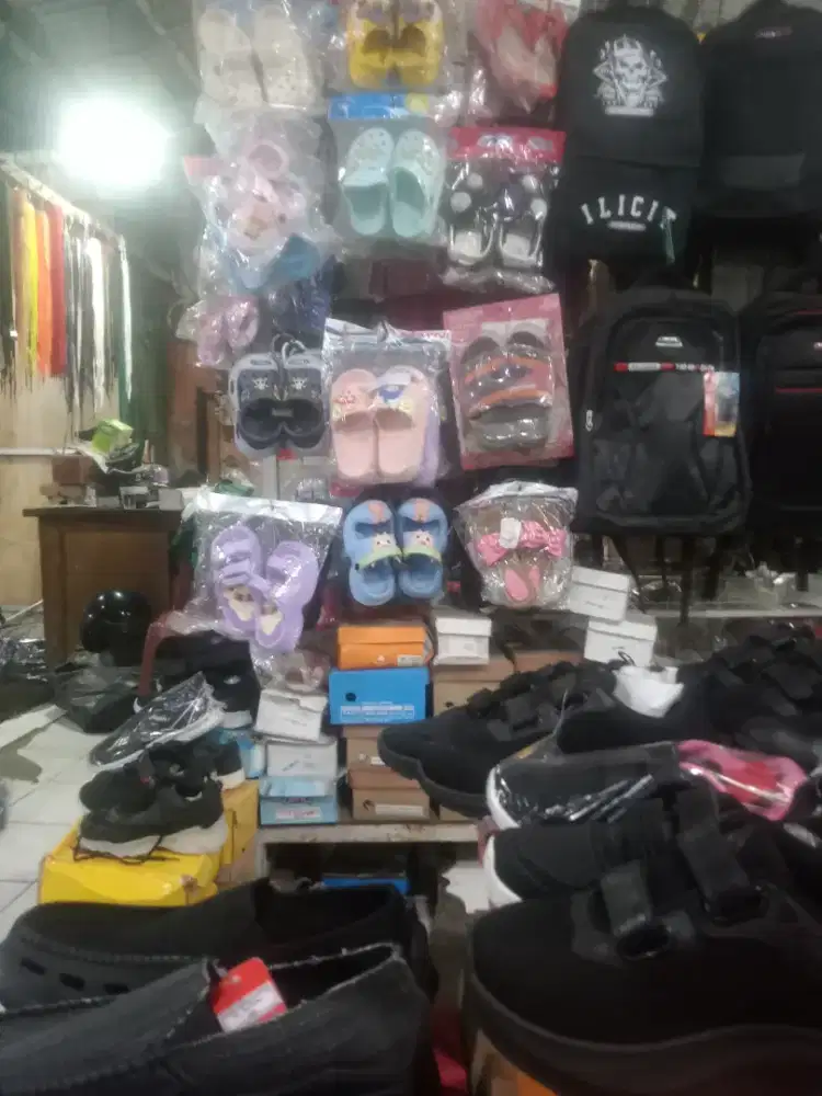 Lowongan jaga toko sepatu