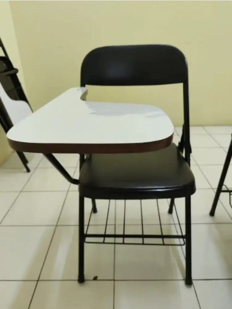 Dijual Kursi Lipat Kuliah Plus Meja Merk New Star (Second)-Kondisi Ok!