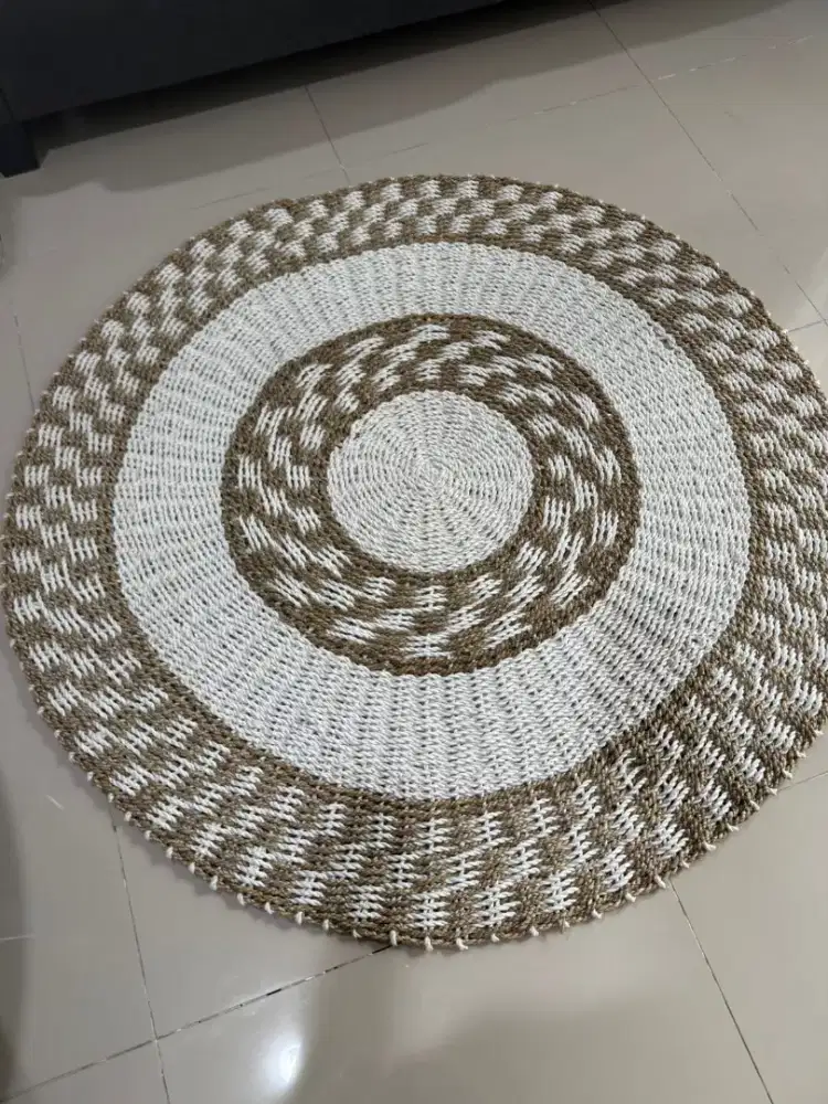 Karpet rotan masih baguus