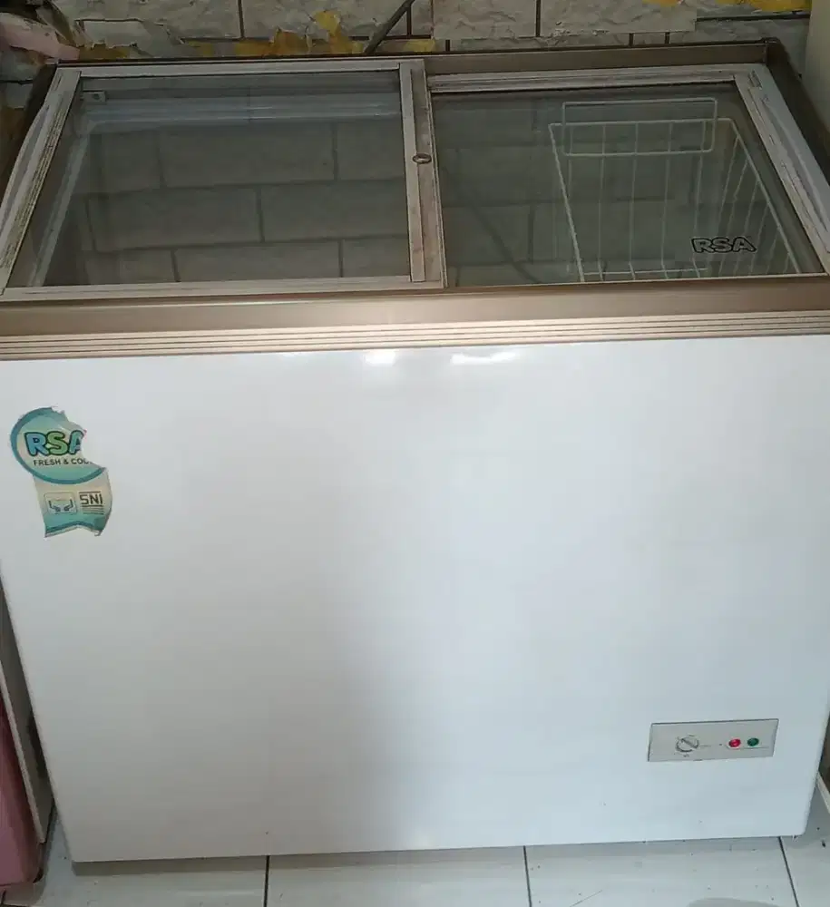 Freezer kaca slide 200 liter