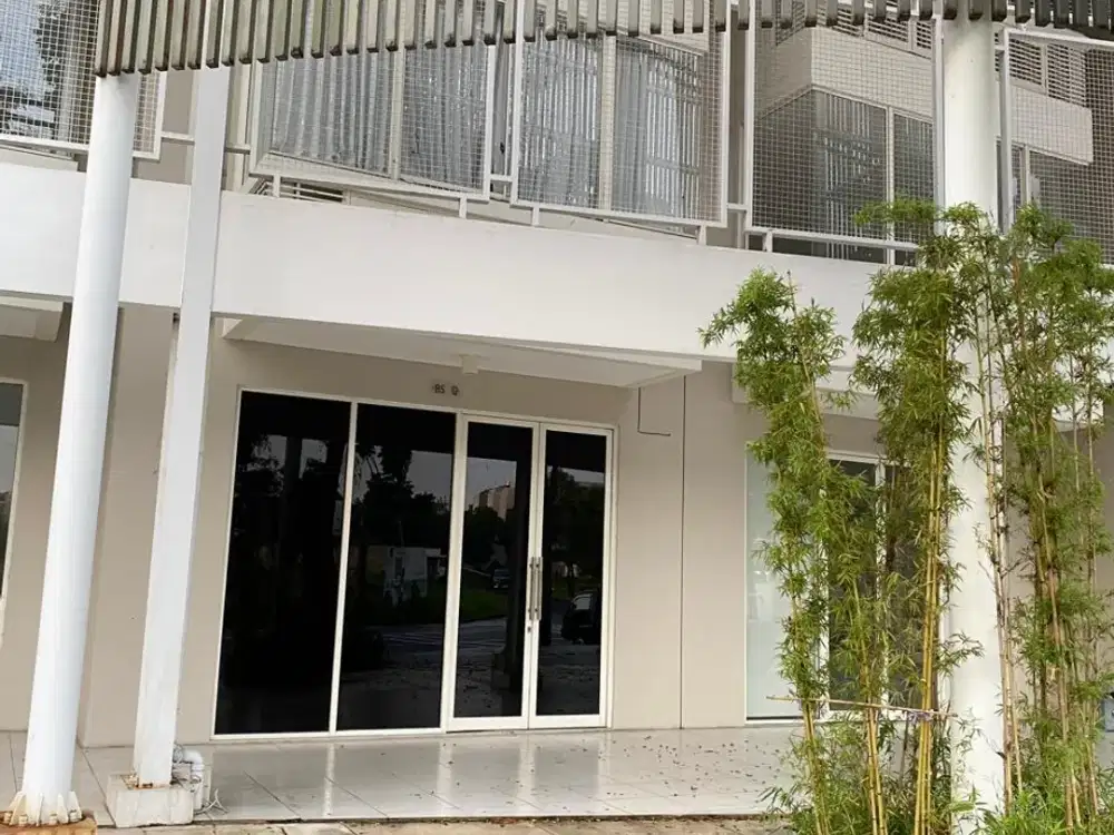 Soho 3 lantai graha natura dimensi 6x18,5 meter ada 2 kamar tidur,4 kamar mandi bisa akses dari depan dan belakang