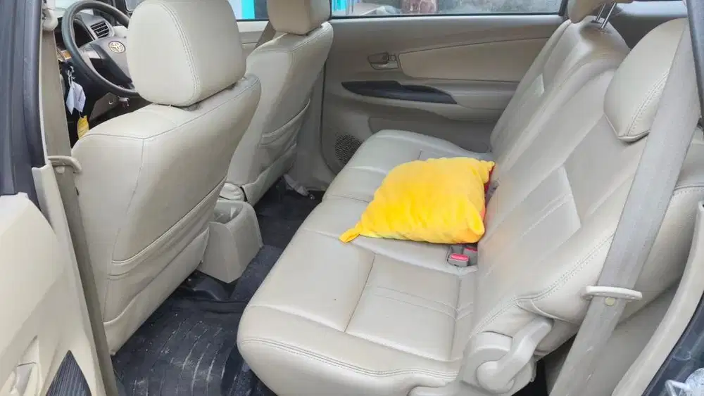 toyota avanza E 2013 AT