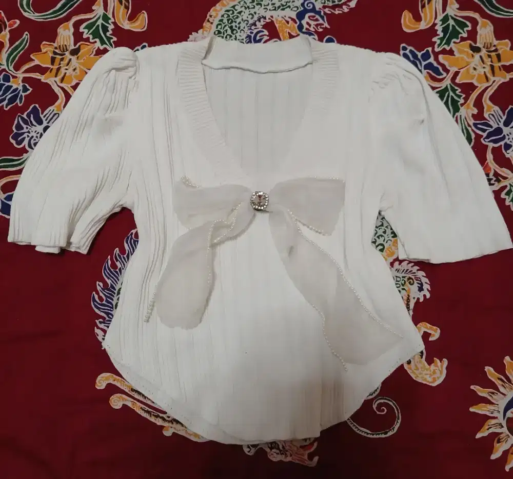 baju crop putih