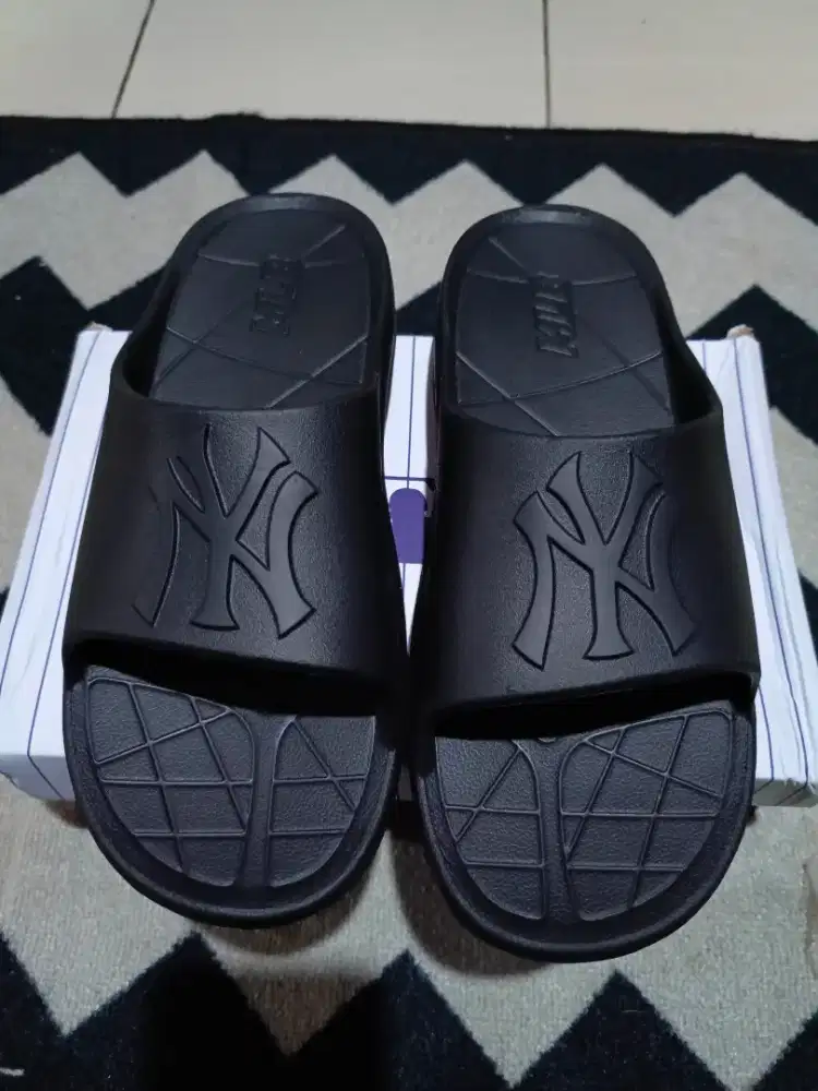Sandal MLB NY size 44
