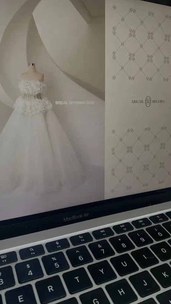 Di cari tukang pola dan jahit gaun bridal