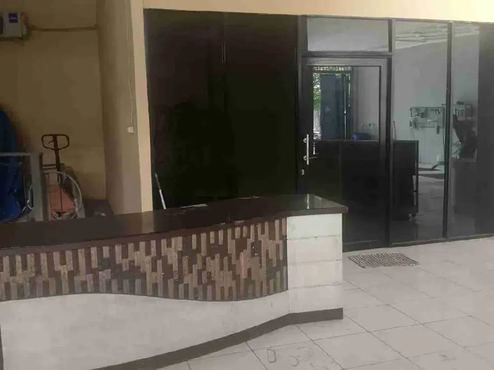 Disewakan Ruko Ex showroom di jalan Raya Bekasi l