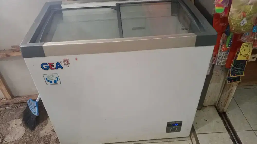 Di jual frizer box GEA ori normal siap pakai