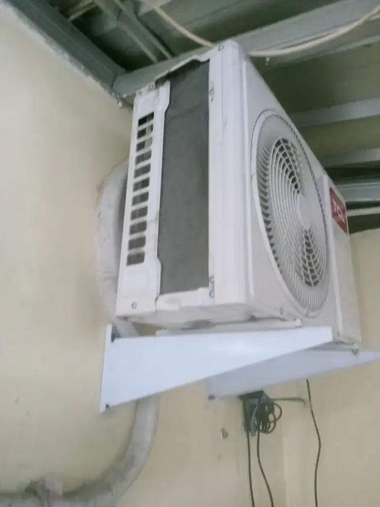 SERVICE AC TIDAK DINGIN
