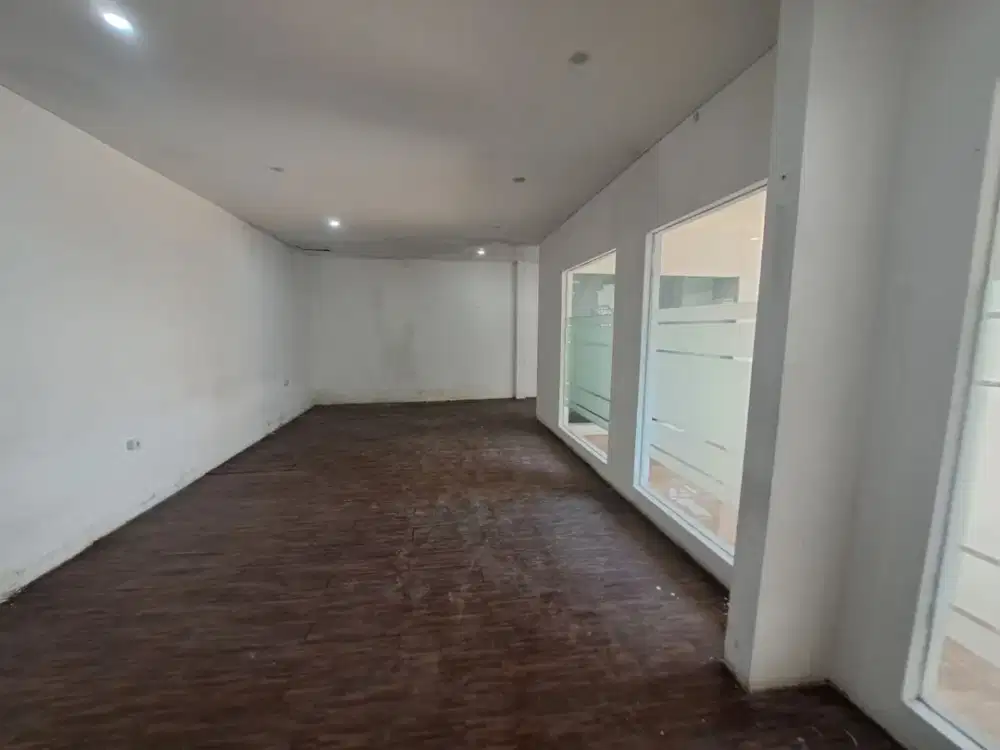 DISEWAKAN TEMPAT USAHA JALAN RAYA DARMO