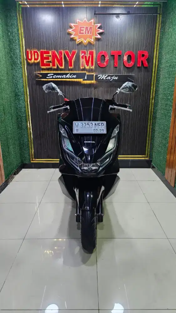 UD ENY MOTOR- HONDA PCX CBS 160 TAHUN 2024 HITAM GLOSSY