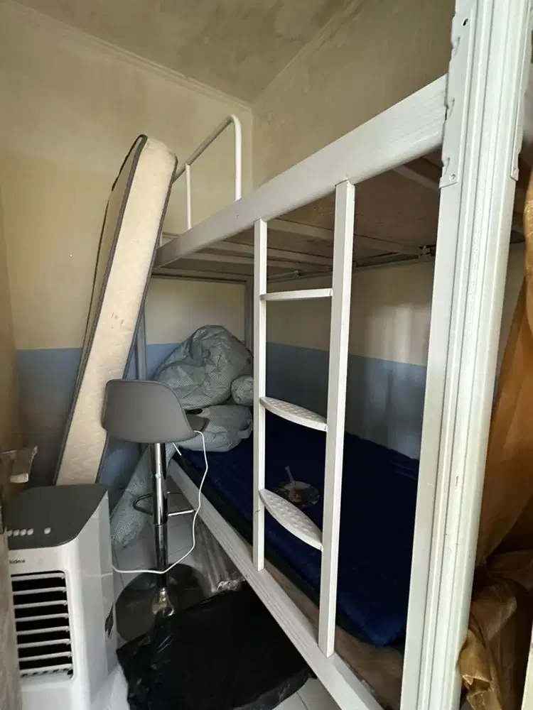 Ranjang susun seperti baru