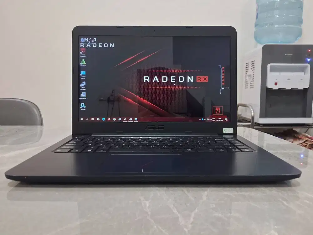Laptop ASUS 4GB SSD 128GB 4Cpu AMD Radeon R2 Win ORI 14in Slim Garansi