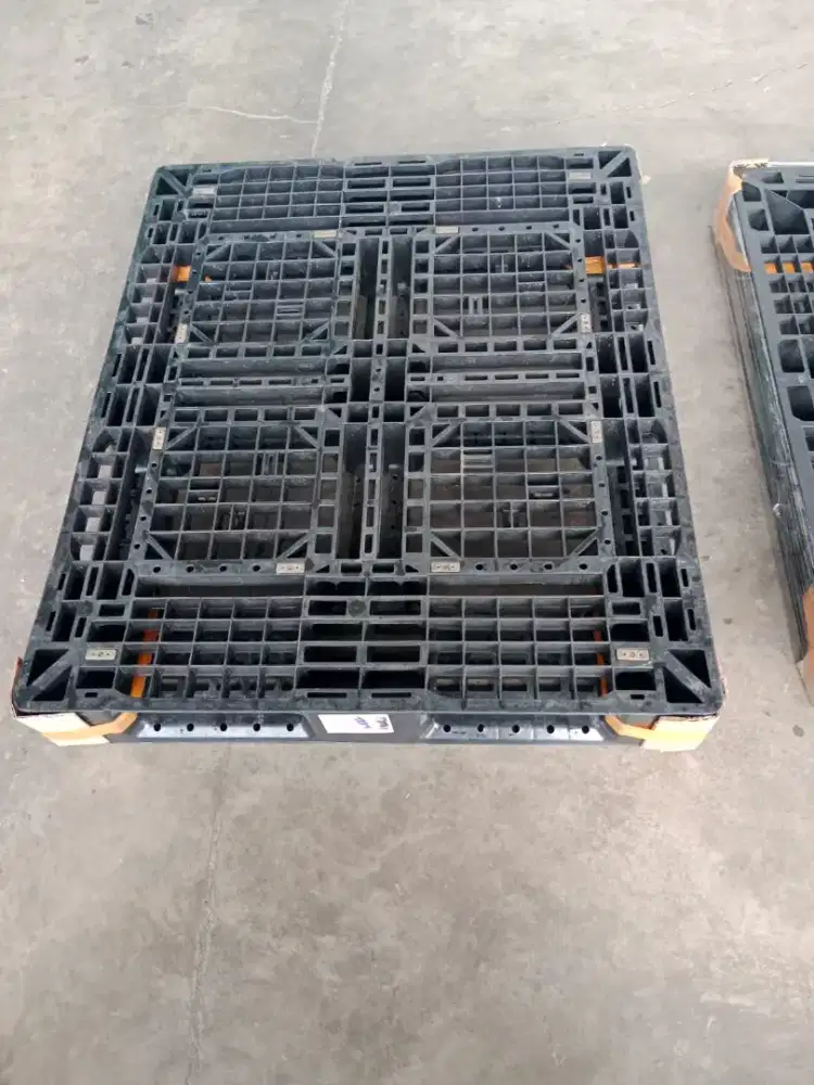 Pallet plastik second layak gudang