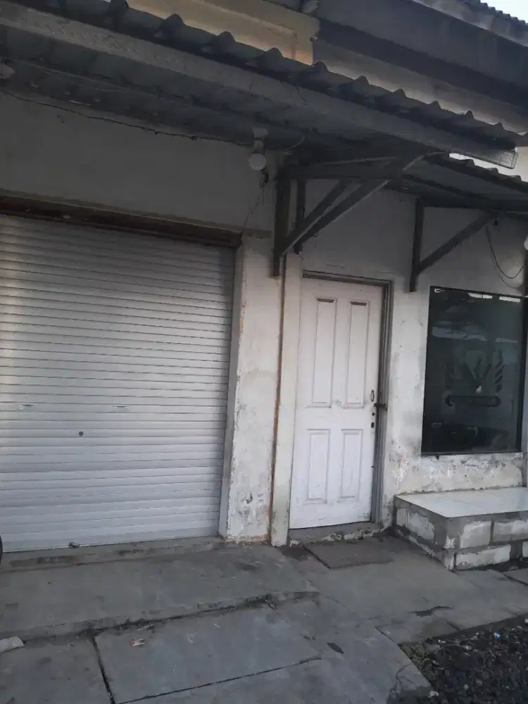 Dikontrakan ruko bekas konter pulsa