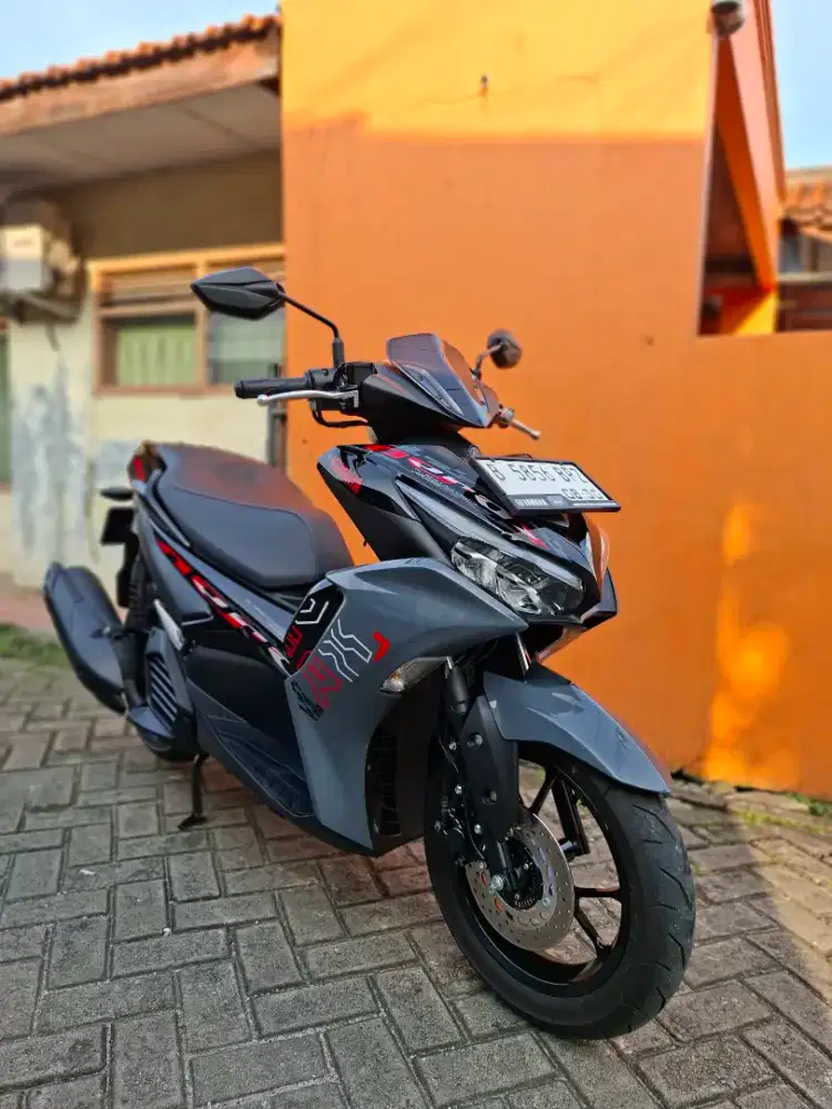 ( km 1.800 ) Yamaha Aerox Cnctd 2025 bln 8 Mlus Bergaransi