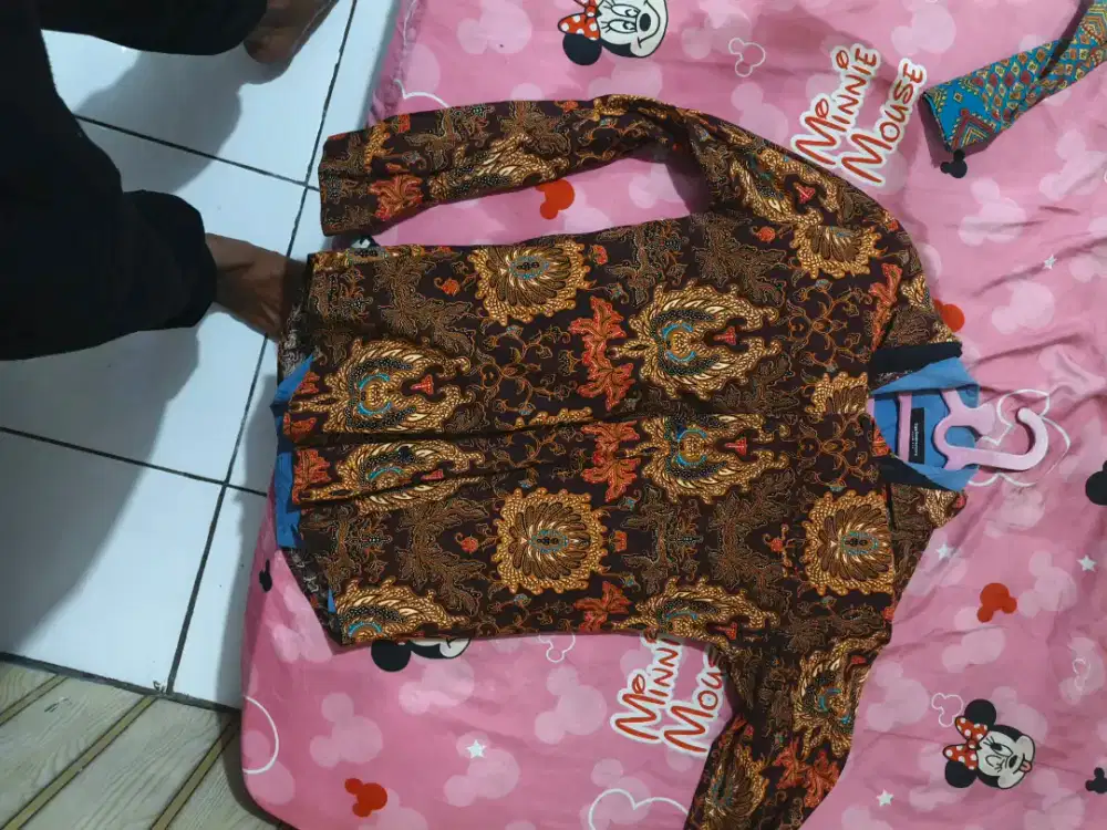 Baju batik pria waktu masih langsing