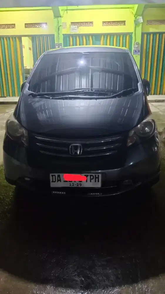 Di juwal mobil sambil d pakai honda freed surat lengkap