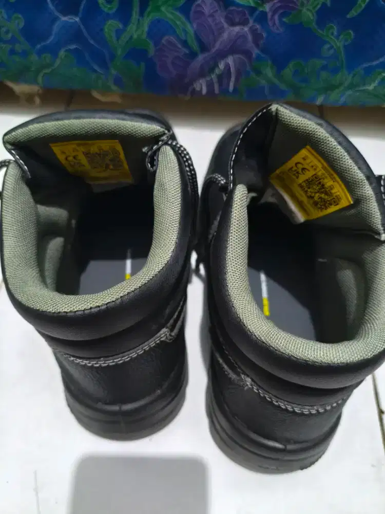 Sepatu Safety Jogger