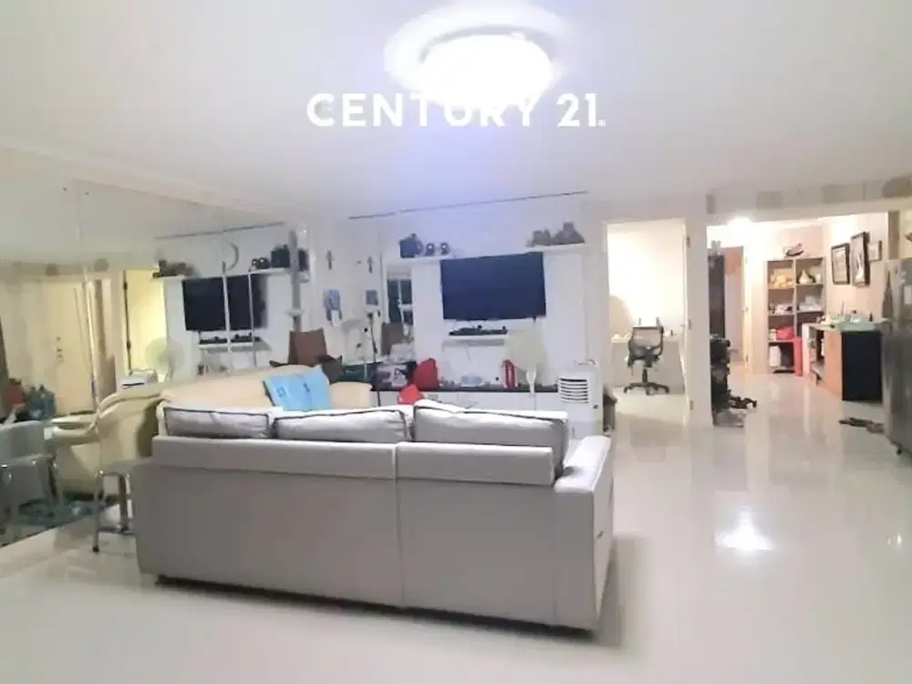 Apartemen Hook 100m2  Kelapa Gading  Full Furnish View City