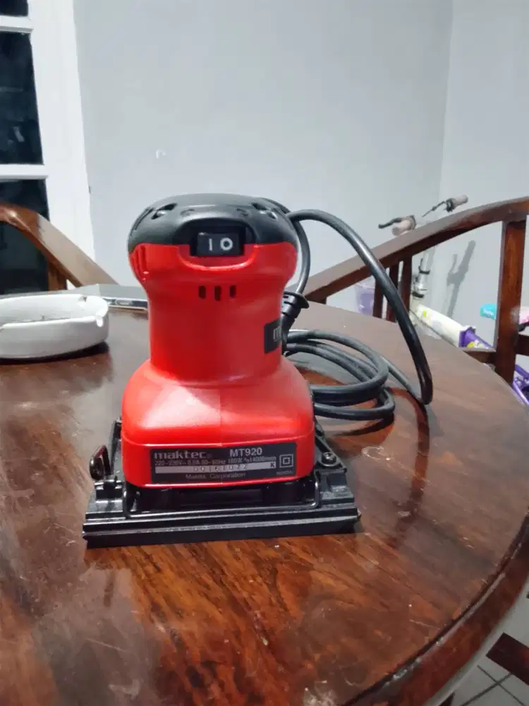 Mesin amplas makita maktec MT920