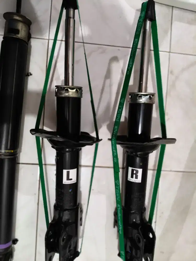 OEM Toyota - Set Shock 4pcs dan Per 4pcs