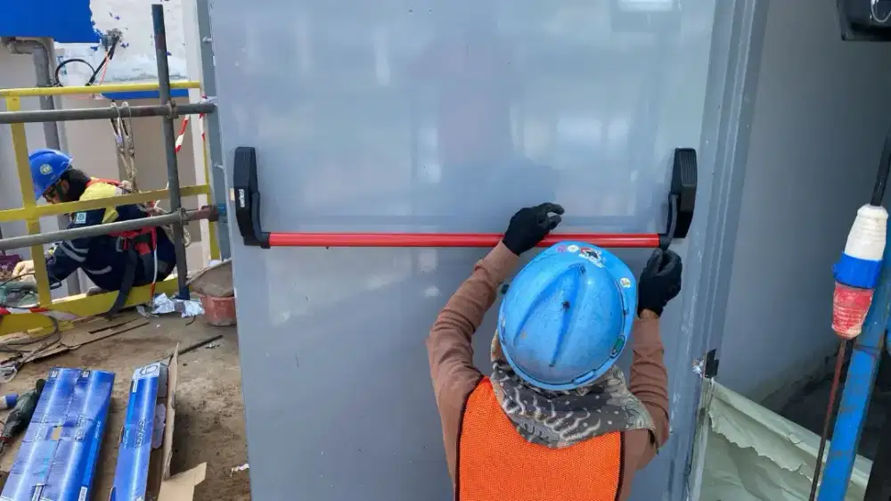 Welder , helper dan admin proyek