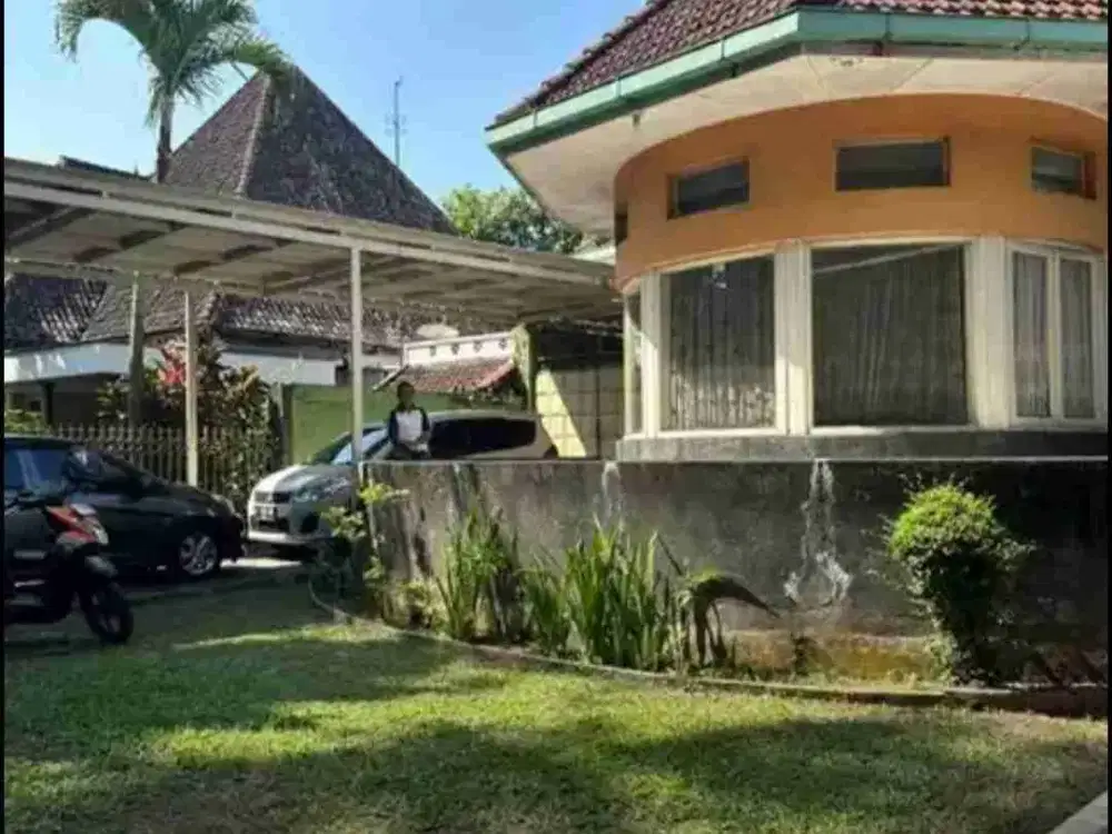 Rumah Poros Jalan Ijen Tengah Kota Malang