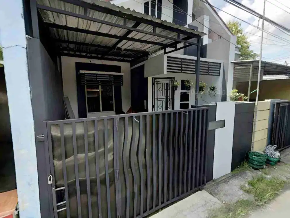 Rumah Strategis Tepi Jalan Utama