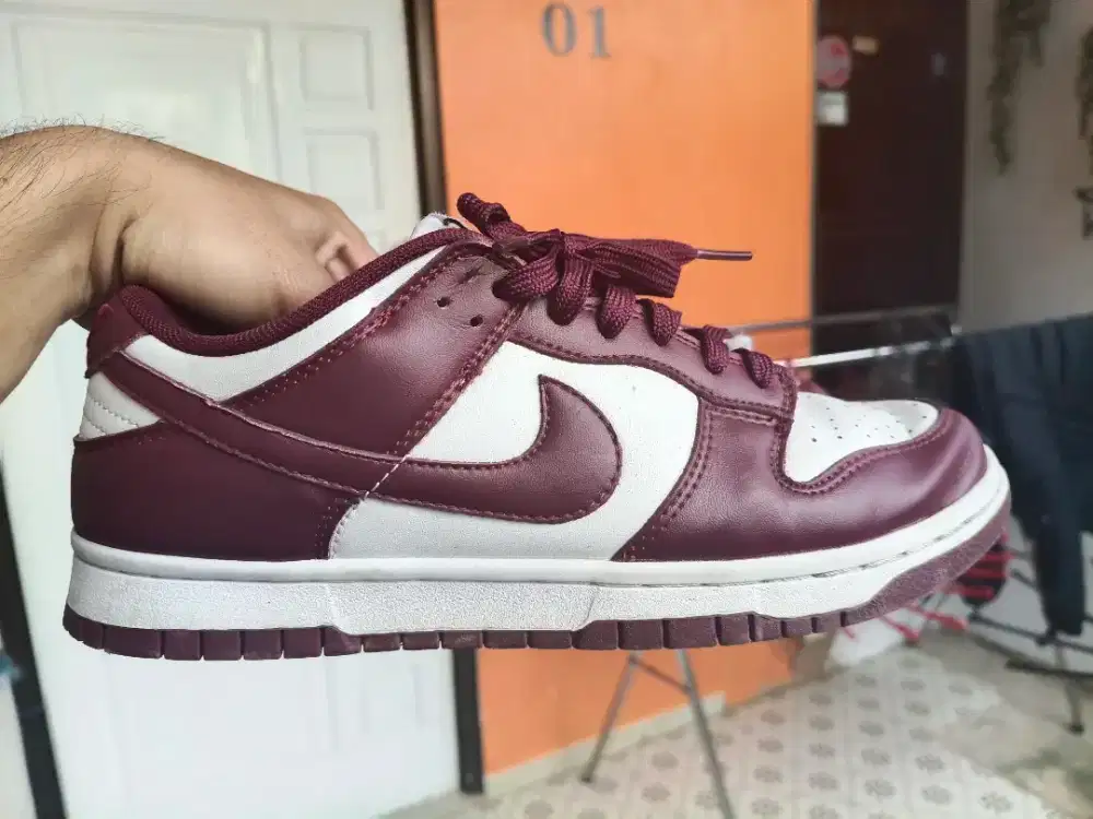 Sepatu Nike SB maroon size 42