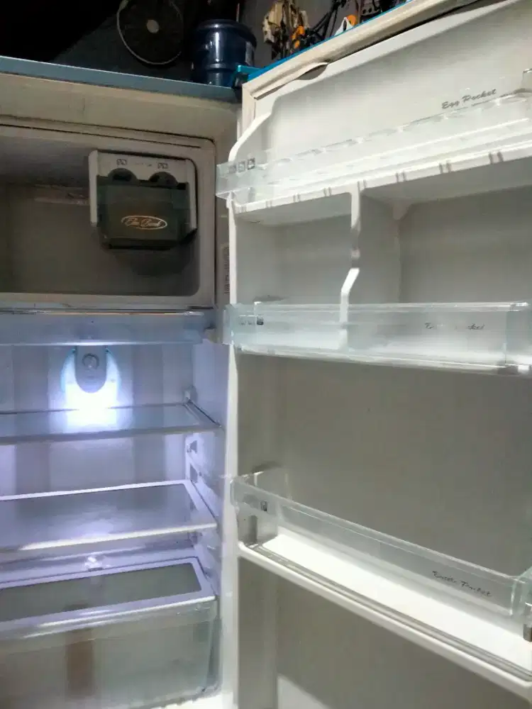 Kulkas Polytron 1 pintu normal beku