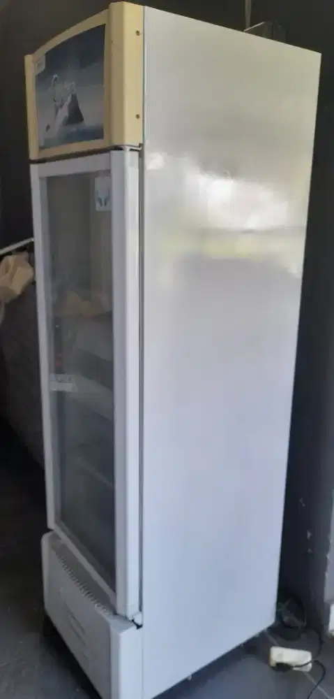 Showcase second Midea 250 ltr