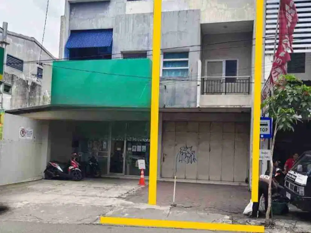 Ruko 3 Lantai Dekat Pasar dan Pusat Perbelanjaan
