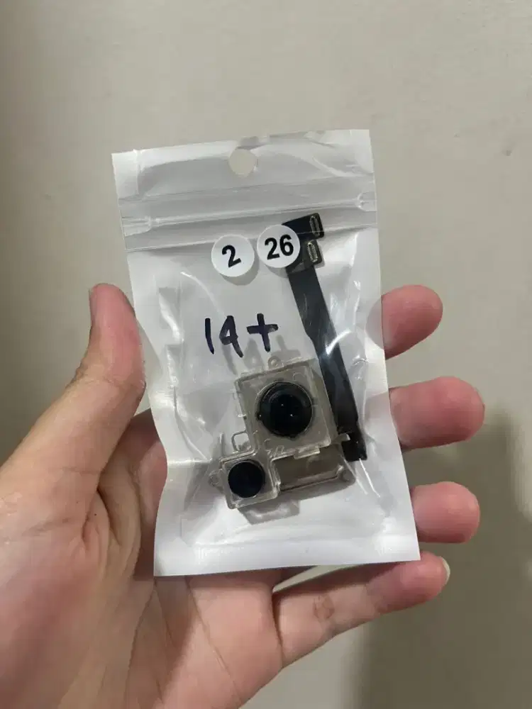 kamera belakang ip 14 plus