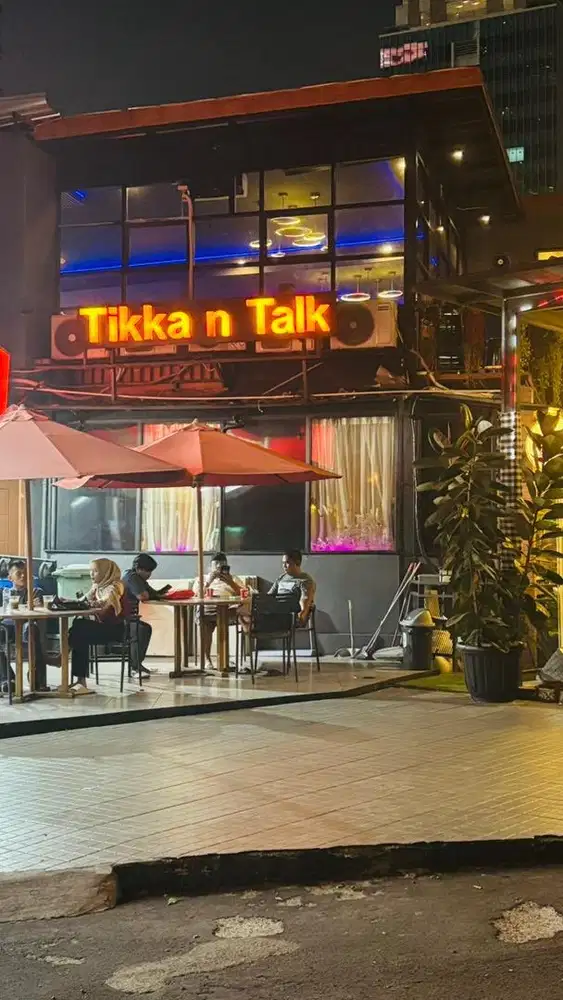 LOWONGAN KERJA – WAITRESS (PEREMPUAN)