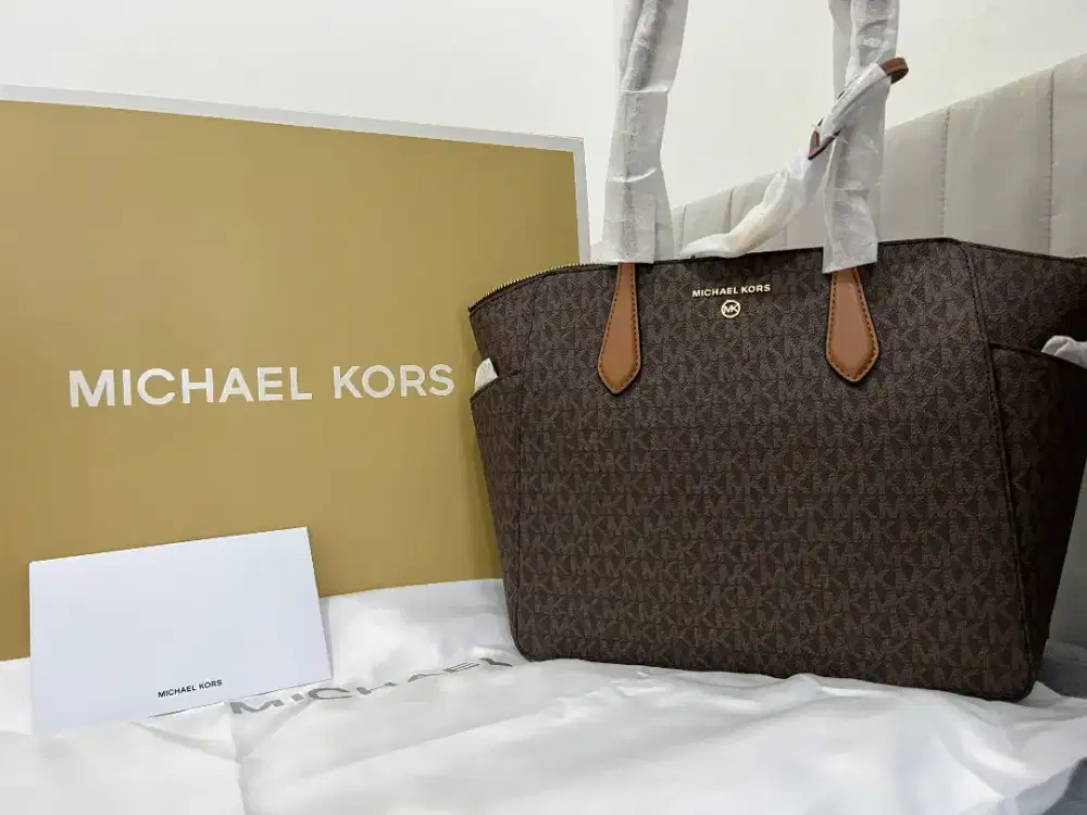 Michael Kors Marilyn Medium Logo Tote Bag