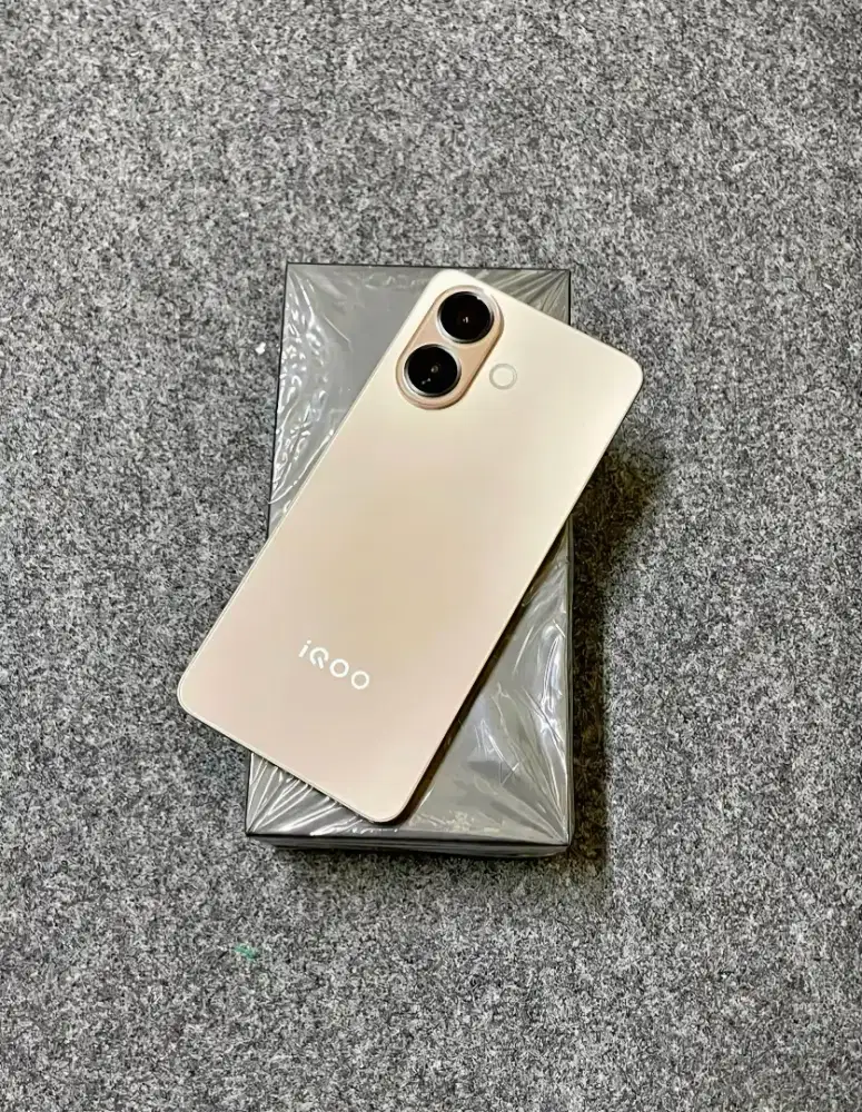 iqoo z10r 8/256gb Like new Sebulan pemakaian