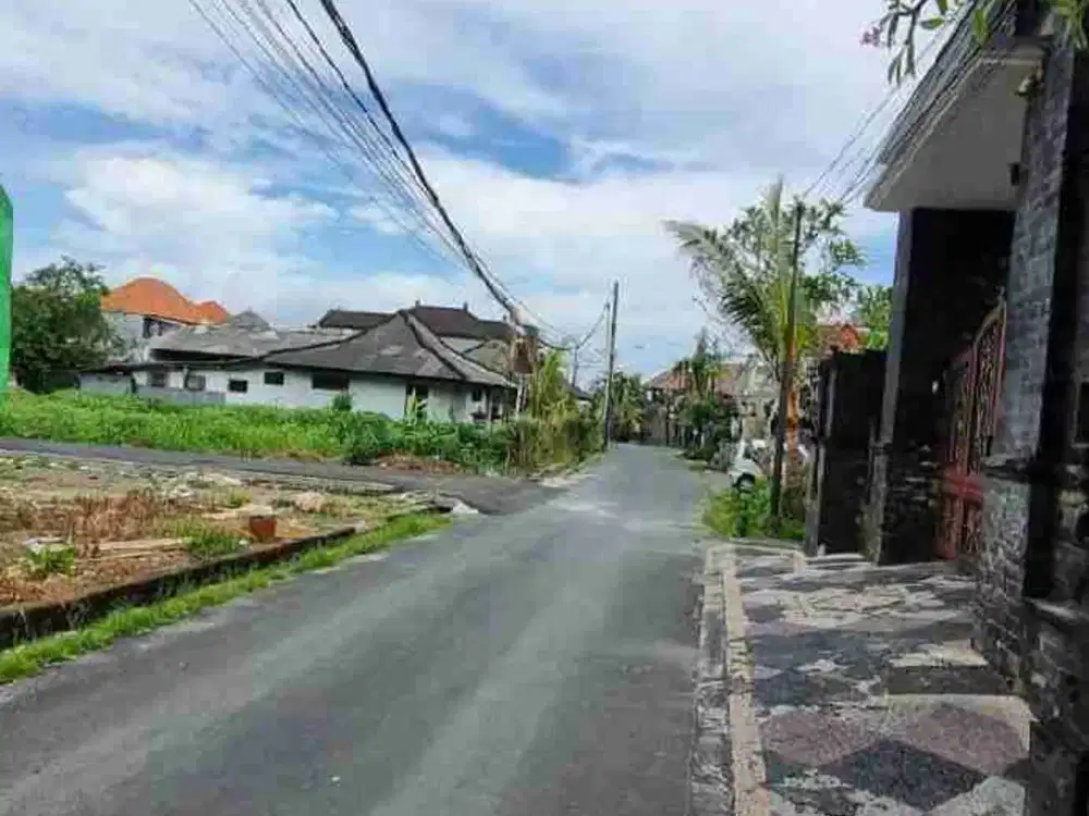 Tanah strategis 1are free pajak padma penatih dkt mall living jl6mtr