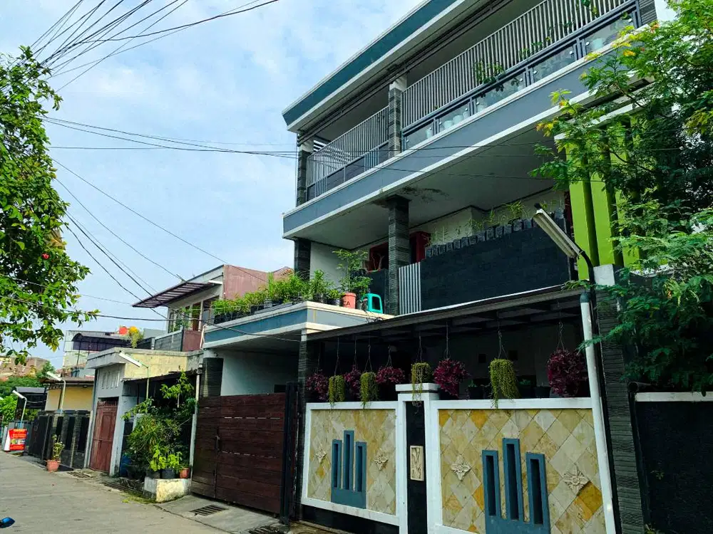 Di jual Rumah dan kosan 3 lantai lokasi di pusat kota bandung.
