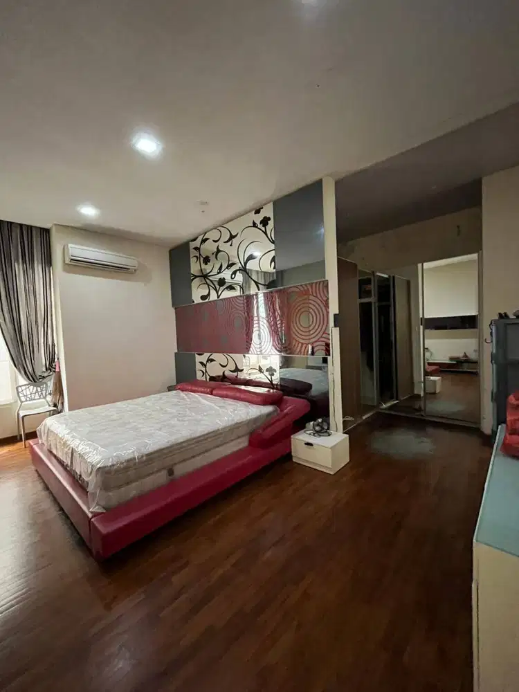 DIJUAL RUMAH SEBELAH TAMAN MURAH DI PAKUWON CITY SAN DIEGO SEMI FURNIS