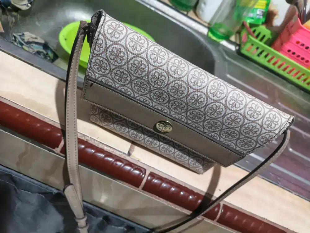 Tas istri GK di pakek