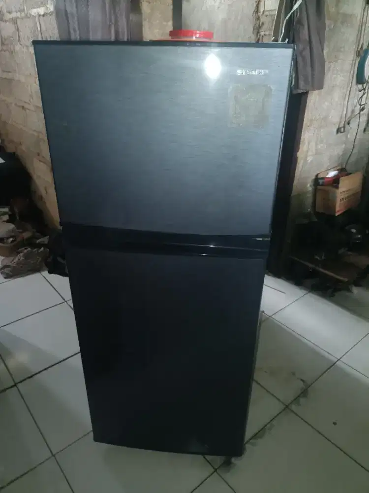 Kulkas Sharp mini malis normal dingin bagus beku bjb mtp sekitarnya