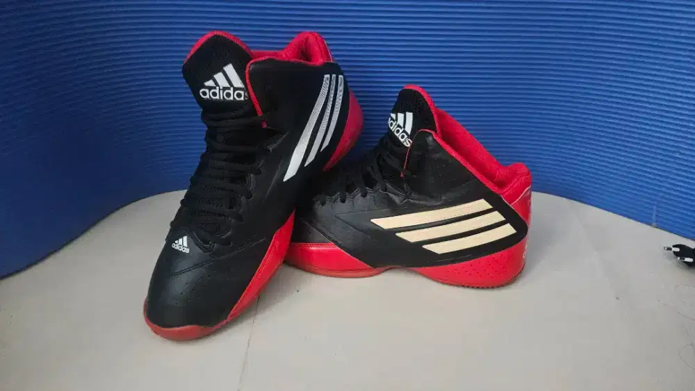 Sepatu Adidas Size 46 original