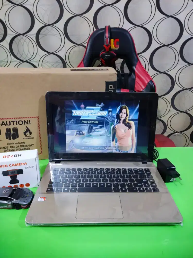 ASUS VIVOBOOK Gold X441BA-310 SLIM Mulus terawat [ SSD ]