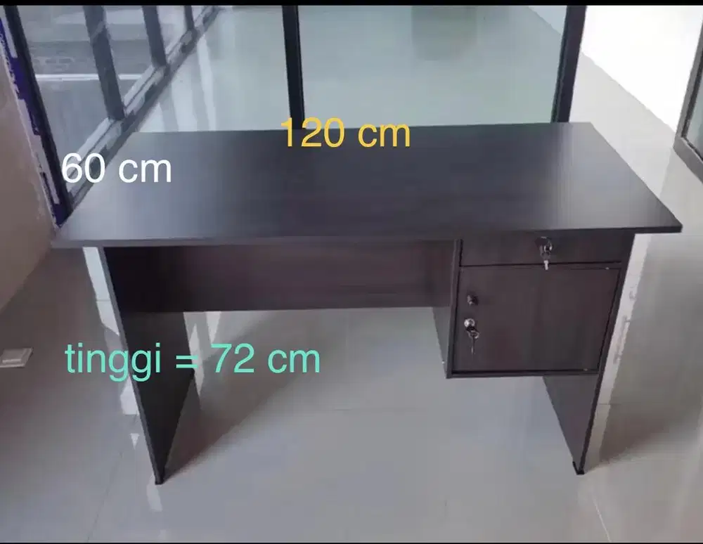 Meja Kantor untuk Admin