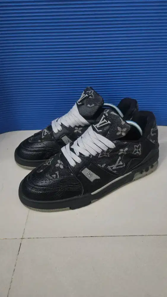 Sepatu LV size 44 Top Quality