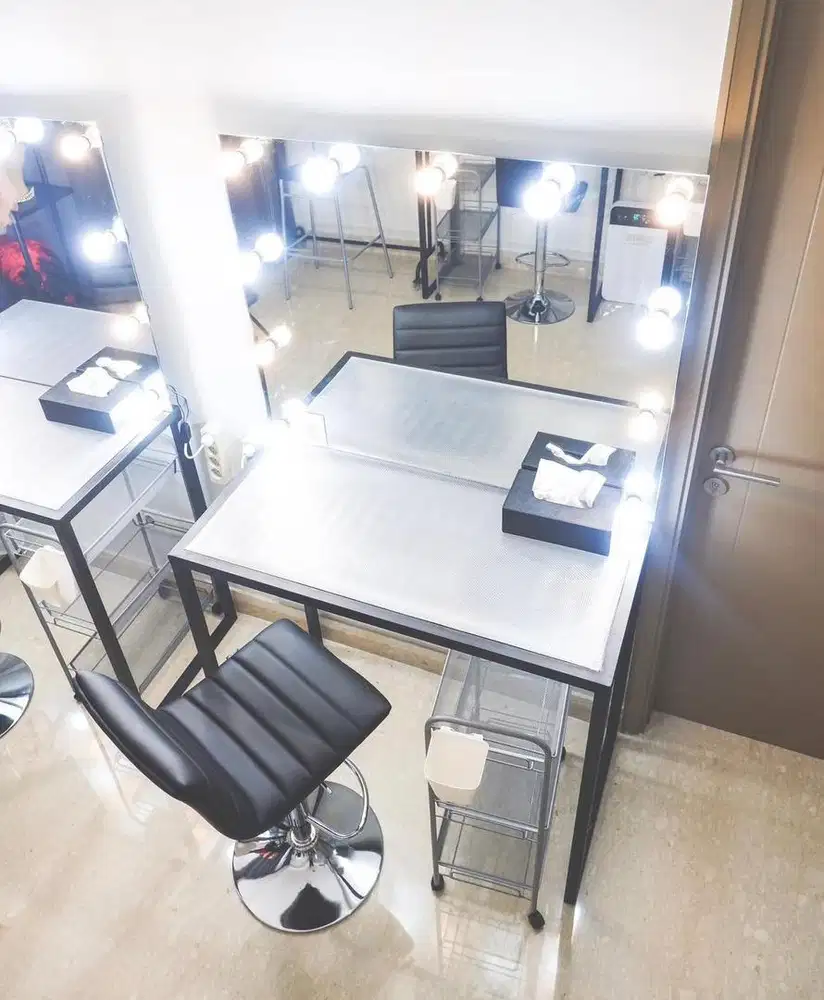 Meja Rias Lampu Kaca Makeup