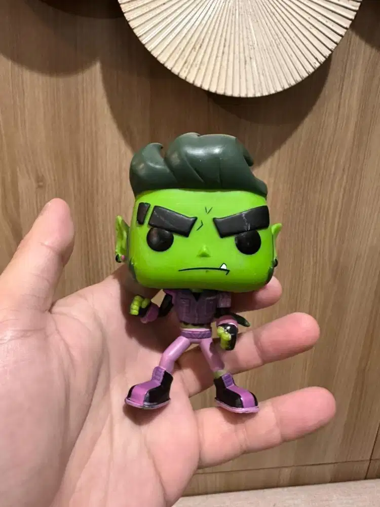 Funko Pop bergaya chibi dari karakter Beast Boy (Teen Titans)