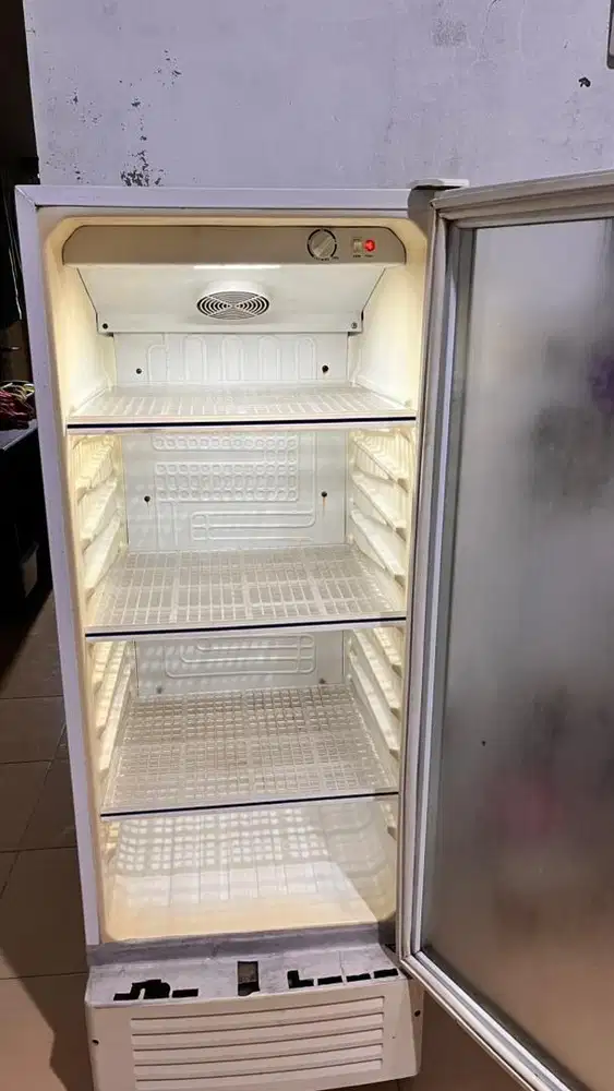 SHOWCASE SHARP 3 RAK