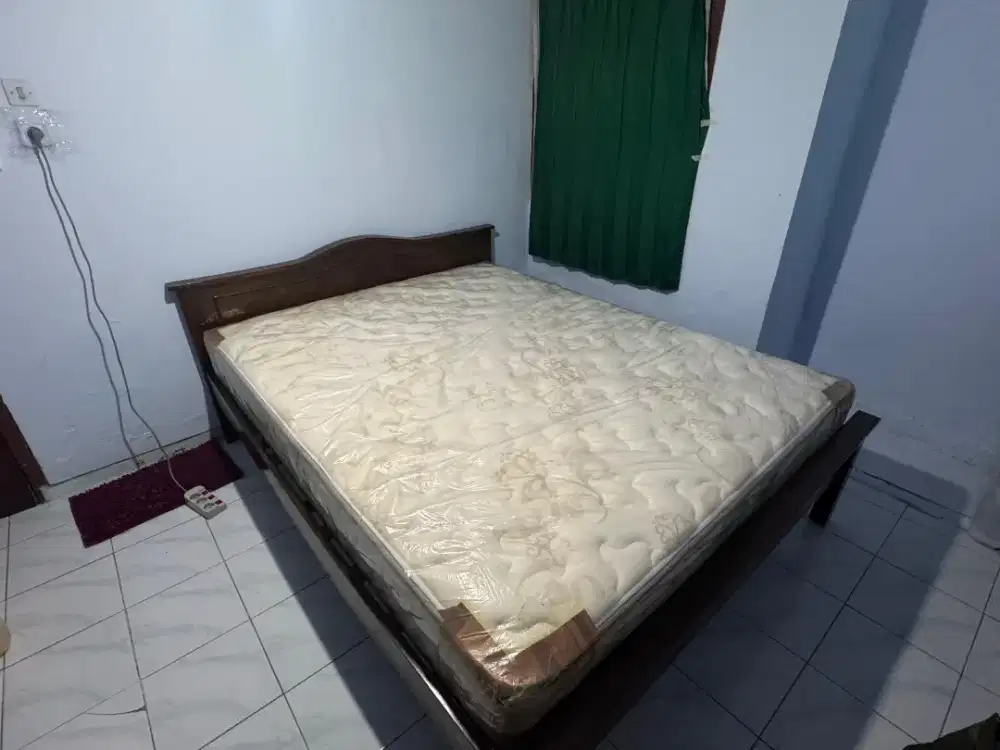 Dipan Kayu dan Springbed Central Grand Deluxe Queen 160x200